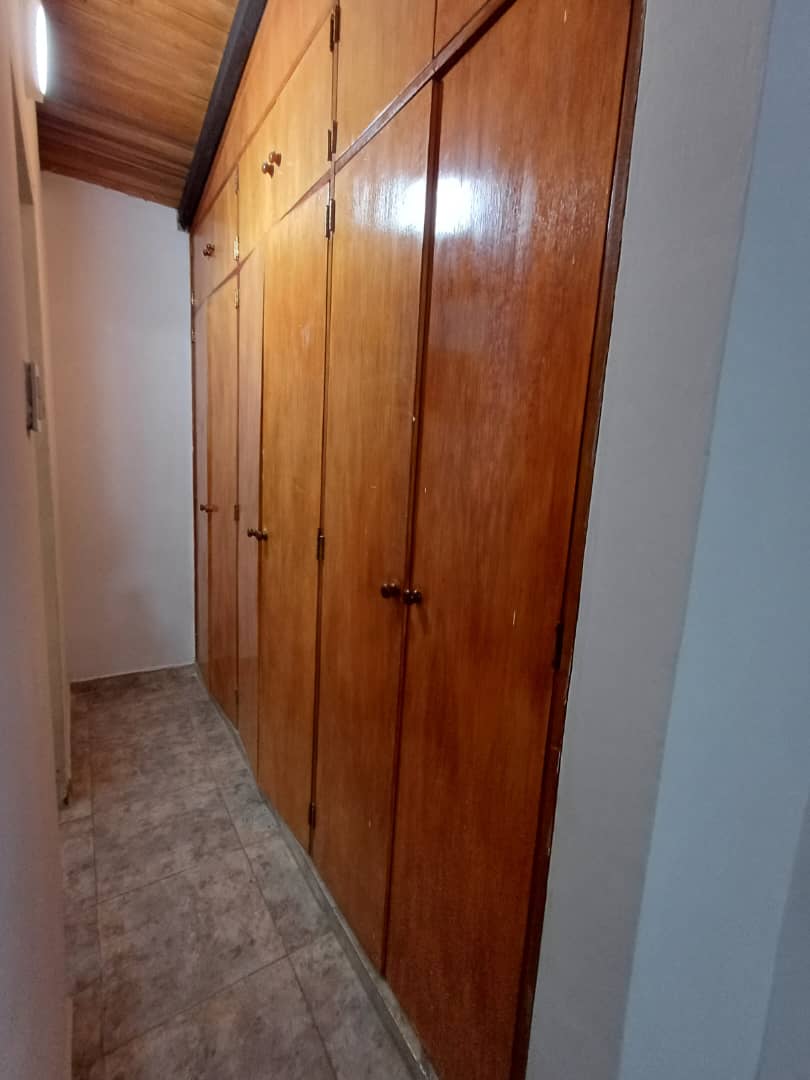 Splendid Family House-  Casa en Urb. Valle de Oro